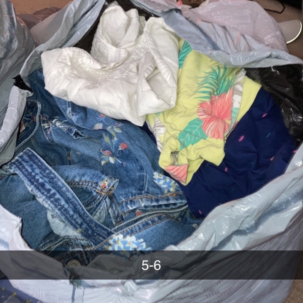 Bag of kids clothes (5-6)